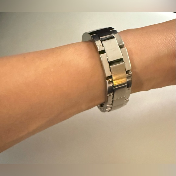 Gucci 4600L Series Women's Stainless Steel watch, pre-owned - Picture 4 of 14